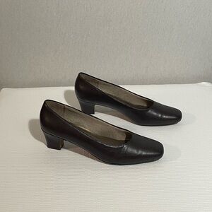 Life Stride. Jade Classic Black Heels, size 8.5